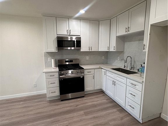 5th image of 19113 Ludlow St
