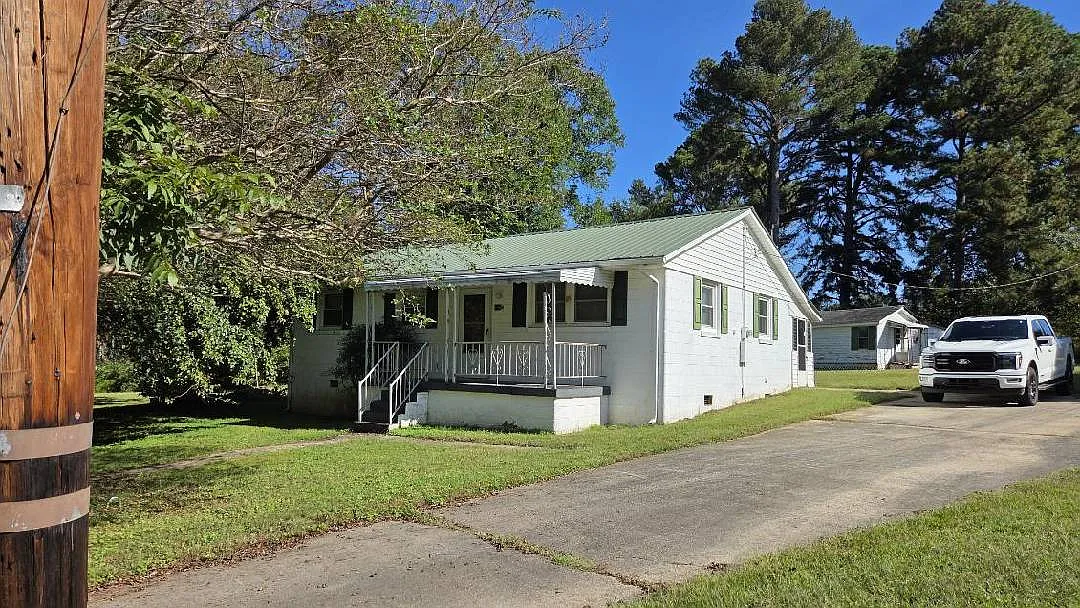 3 bed, 1178 sqft, $1,600 — Photo 1