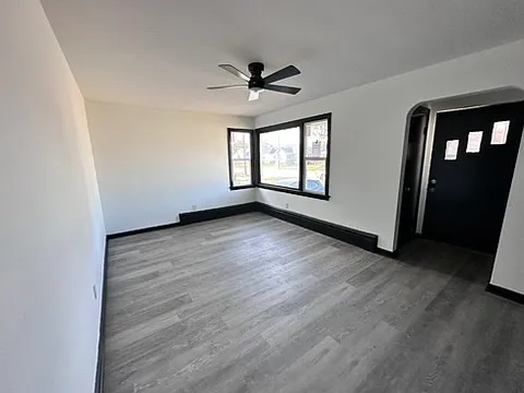 911 Broadway Ave — Photo 2