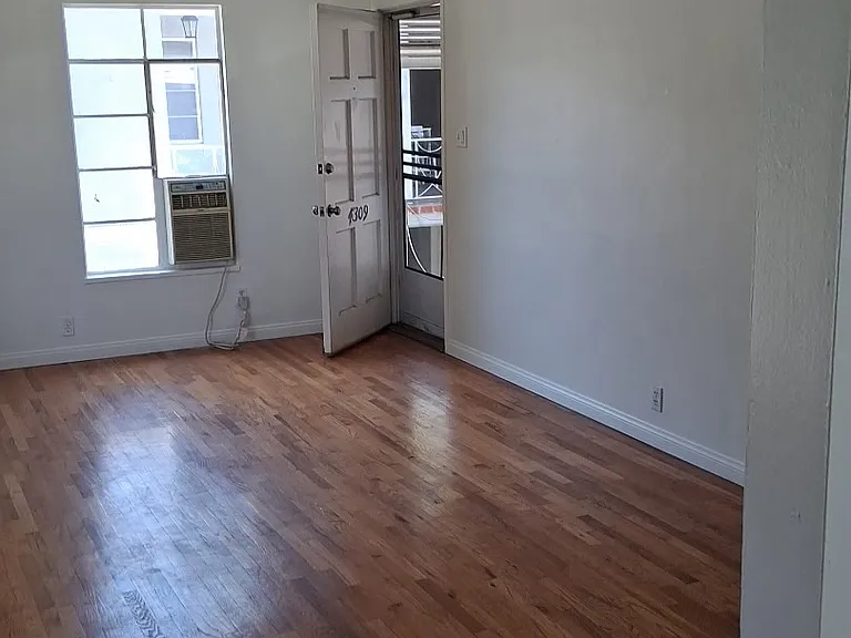 4309 Van Nuys Blvd #4309 — Photo 4