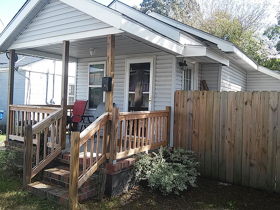2nd image of 703 Harvey St