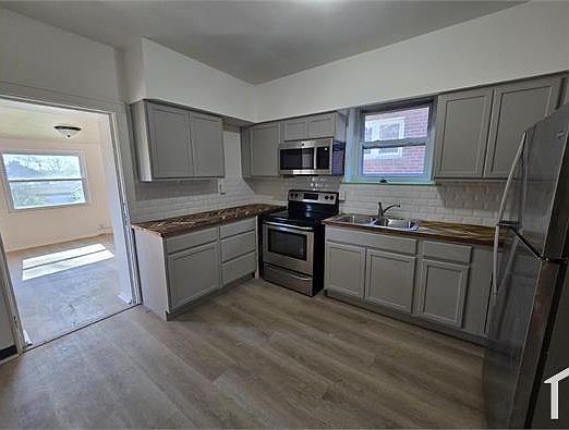 3rd image of 8548 Drury Ln