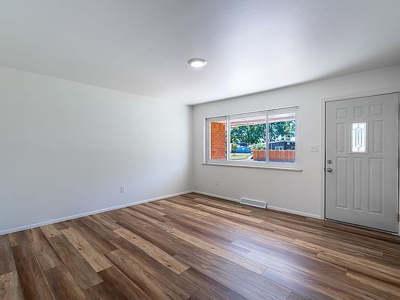 4th image of 229 Park Ln