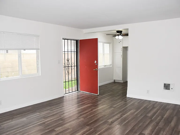 411 Kroeger St — Photo 3
