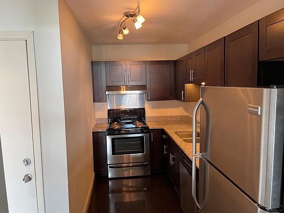5th image of 2621 Arlington Ave S APT 21