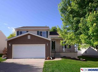 15825 Cottonwood Ave, Omaha, NE 68136