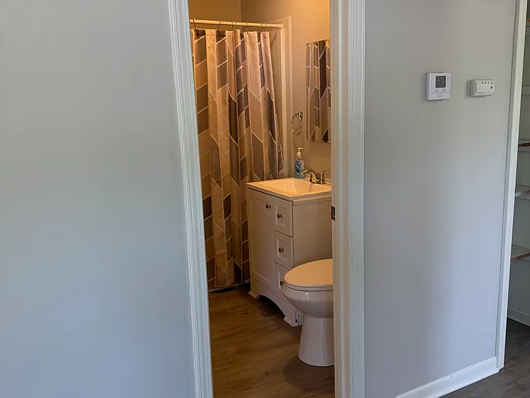 402 N Webster St #B — Photo 4