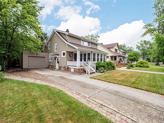 3rd image of 16704 Ernadale Ave