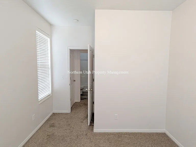942 Chelsea Ln — Photo 11