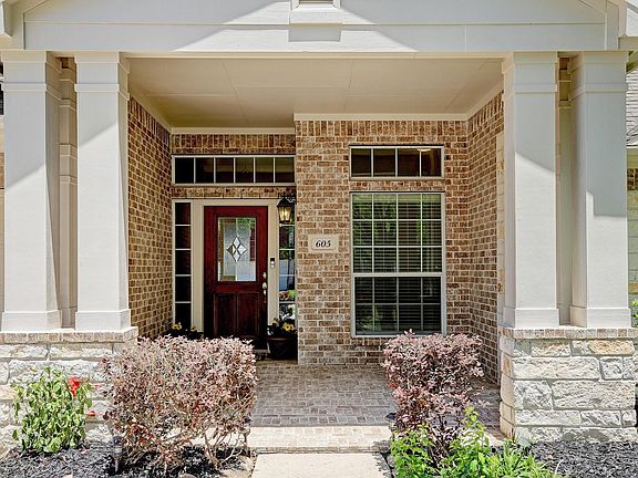 2nd image of 605 White Oak Pointe