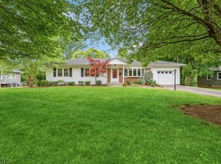 19 Sedgefield Dr, Morris Plains, NJ 07950
