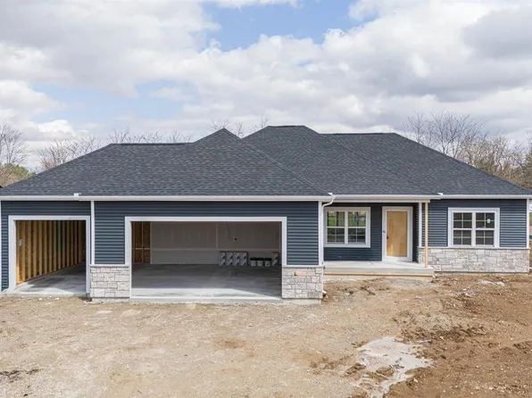 3740 N Woodbury Lane, Janesville, WI 53545