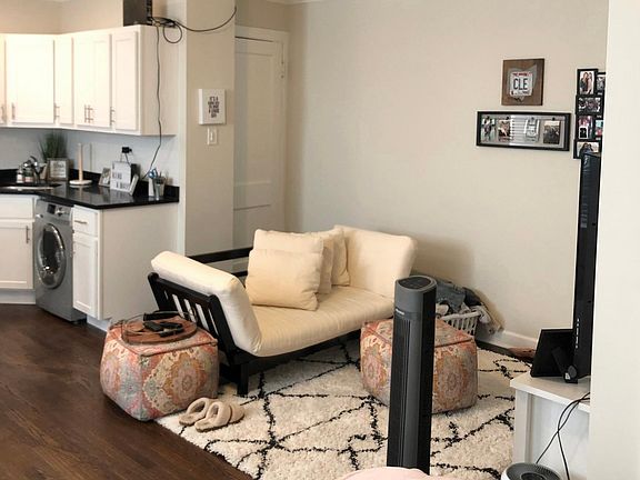 2nd image of 3345 N Marshfield Ave APT 410