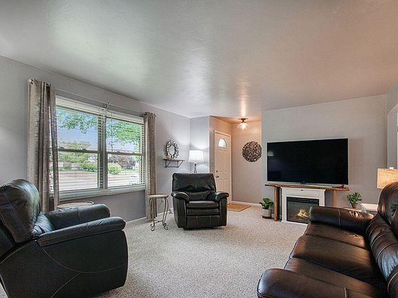 4th image of 4430 Hackley Dr NE