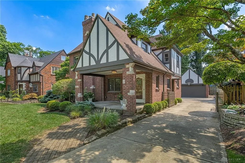 3 bed, 2.5 bath, 2952 sqft, $3,200 — Photo 2