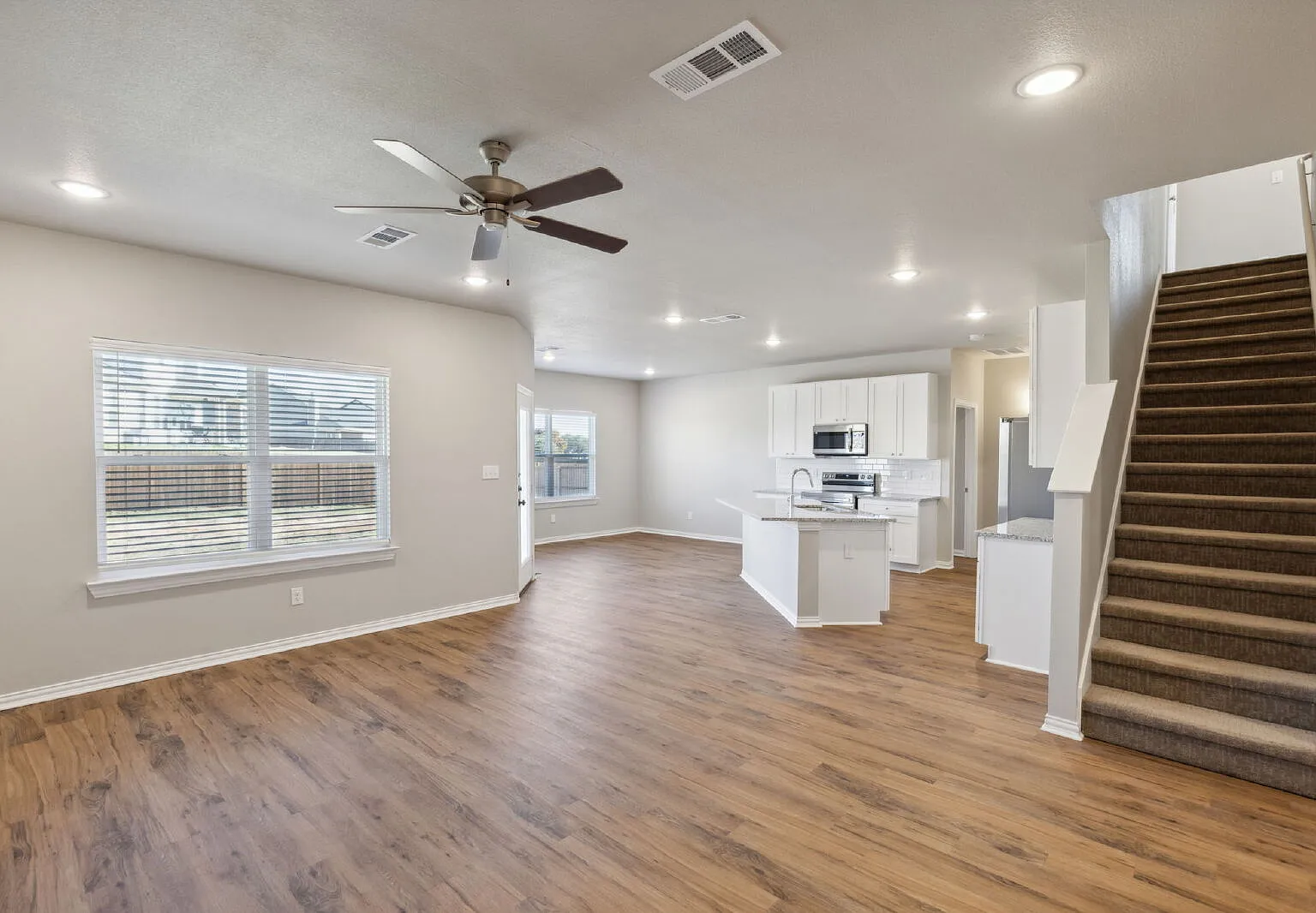 3 bed, 2.5 bath, 1717 sqft, $2,295 — Photo 3