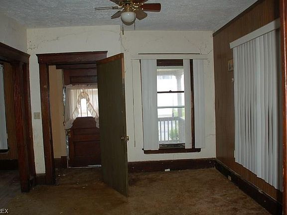 3rd image of 10914 Superior Ave