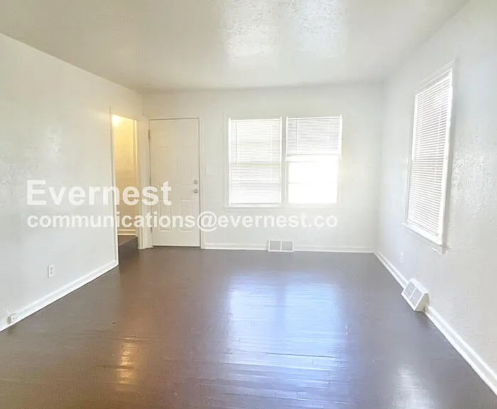 2811 E 58th St — Photo 6