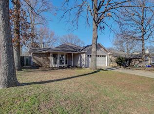 28 Oak Forest Dr, Maumelle, AR 72113