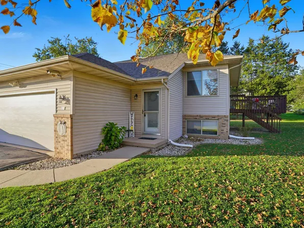 206 Hjemdal Ln, Deerfield, WI 53531