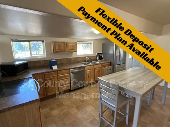 868 N 14th St, Laramie, WY 82072