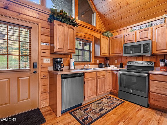2nd image of 1509 Bears Den Way