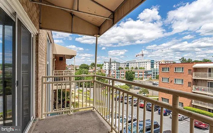 2 bed, 1.0 bath, 950 sqft, $1,745 — Photo 3