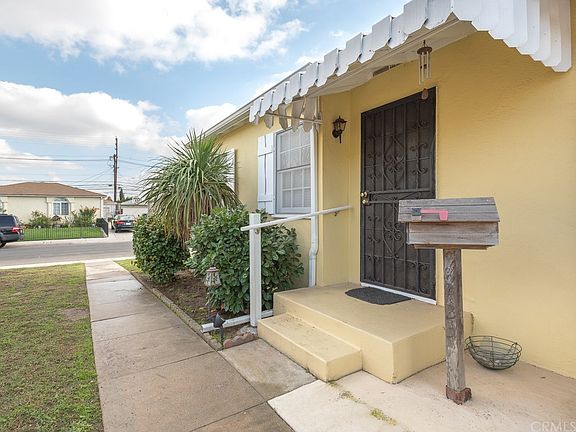 3rd image of 8421 Lilienthal Ave