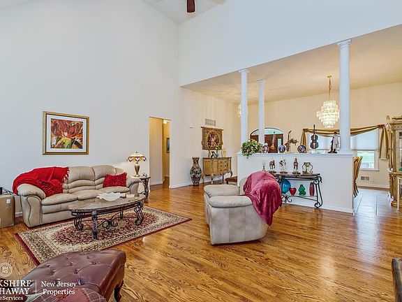 3rd image of 2 Cottrell Dr