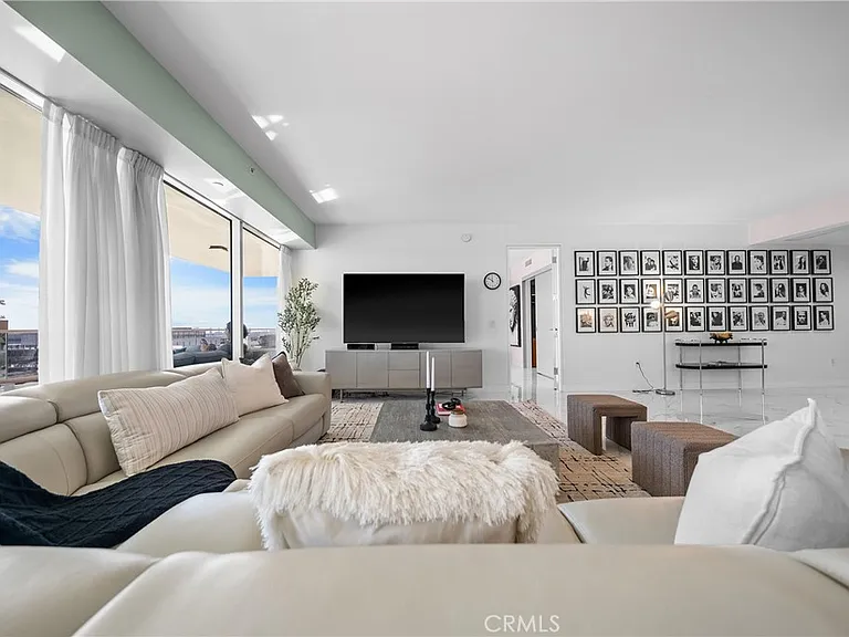 6250 Hollywood Blvd #12F — Photo 18