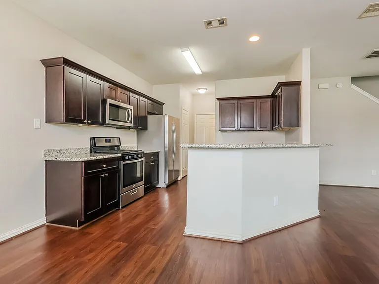 2802 Mesquite Ridge Dr — Photo 7
