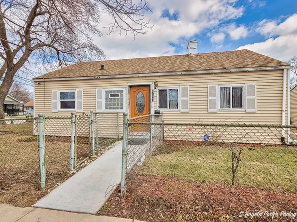 941 N Butrick St, Waukegan, IL 60085