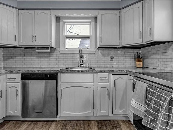 2nd image of 156 Greenway Blvd