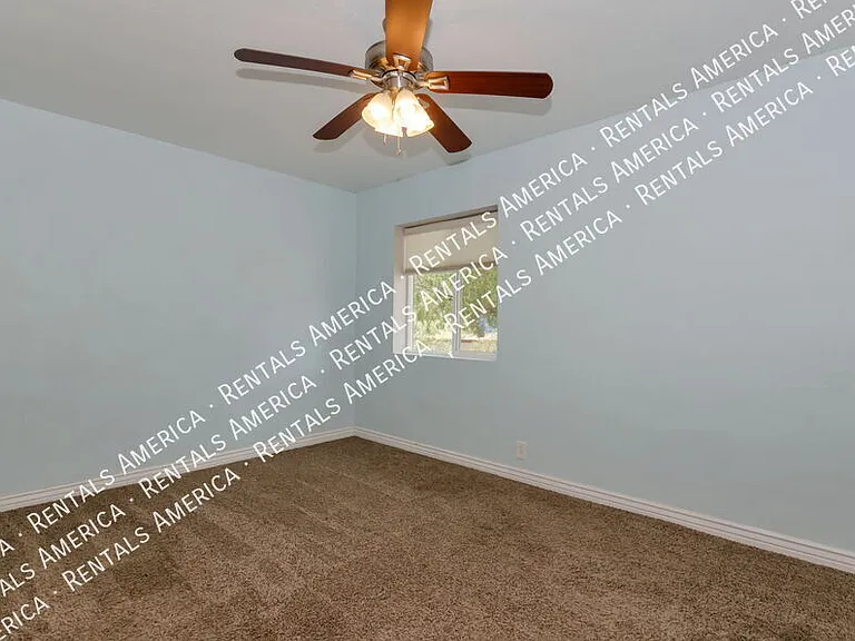 1420 N Winstel Blvd — Photo 11