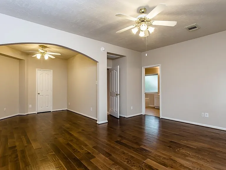 11 Fair Light Ct — Photo 16
