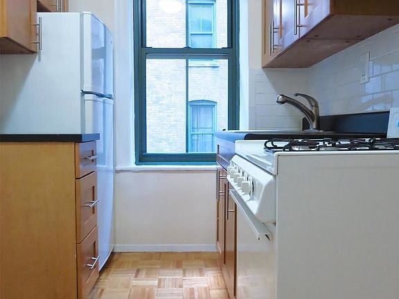 2nd image of 528 E 79th St APT 3G