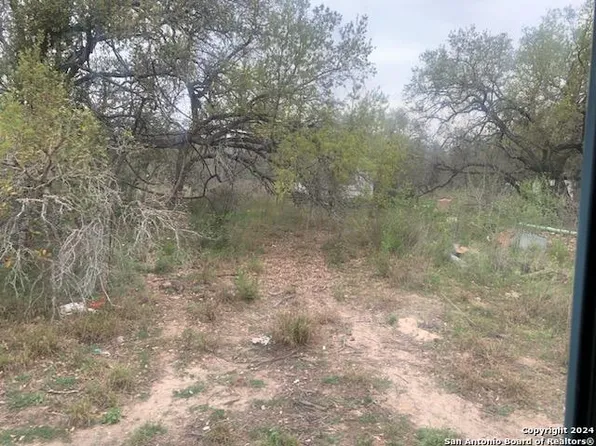 245 County Road 6813 LOT 6, Natalia, TX 78059