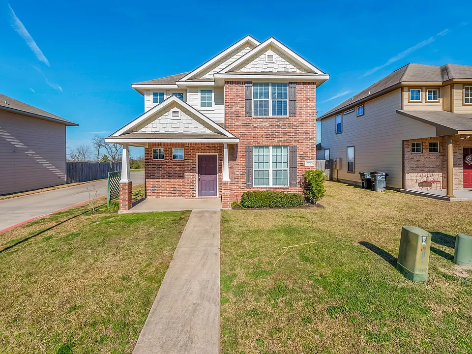 2939 McLaren Dr