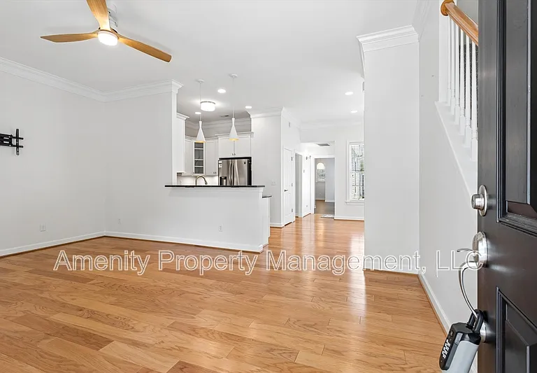 5434 Center St #1 — Photo 4