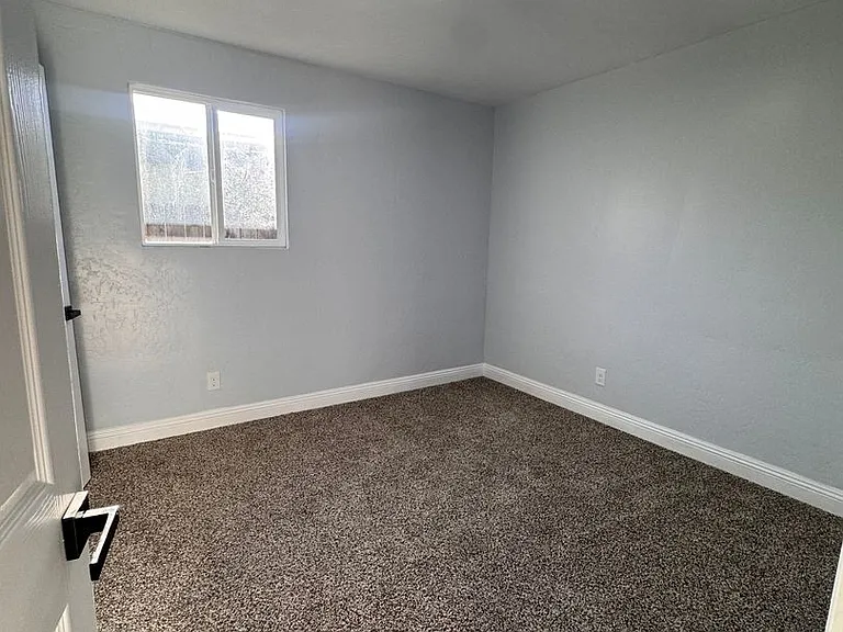 2719 E Norwich Ave — Photo 19