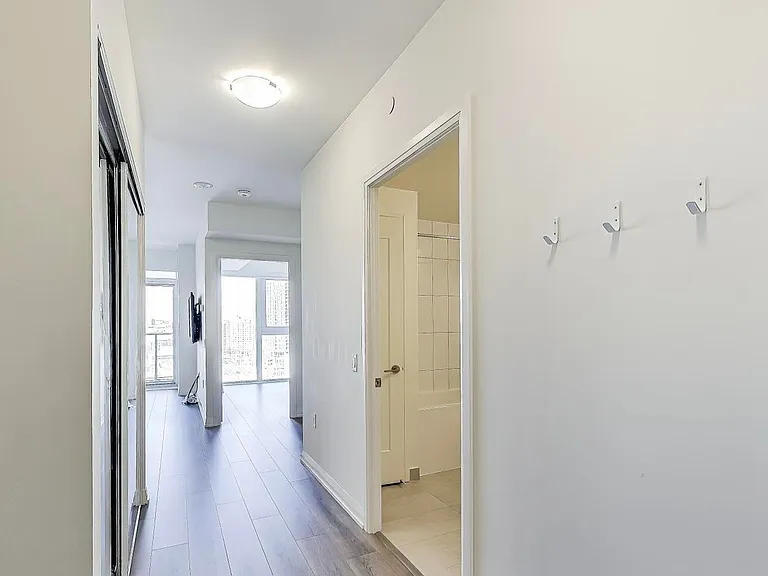 9000 Jane St #1409 — Photo 6