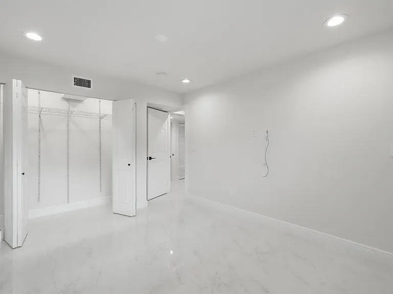 877 NE 195th St #222 — Photo 34