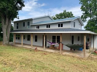 147 Walkers Ln, Pearisburg, VA 24134