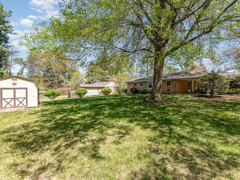 14 Central Blvd — Photo 25