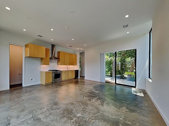 2nd image of 906 Blackland Ct