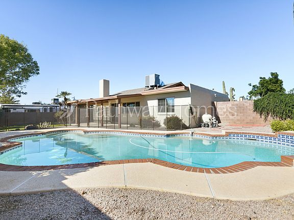 3rd image of 807 E Country Gables Dr