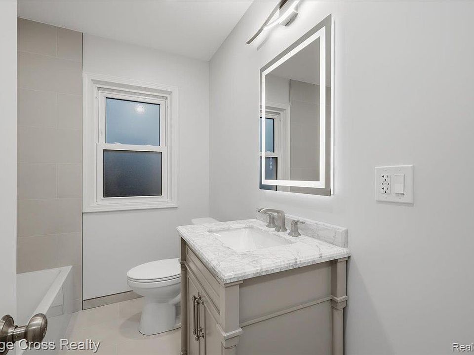 1790 Humphrey Ave, photo 18