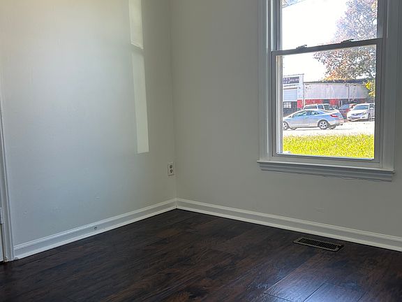 4th image of 827 Franklin Blvd