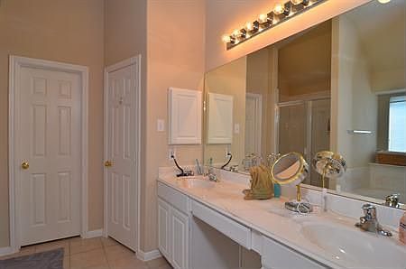 Separate Jet Tub & Shower