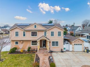 88 Elmwood Street, Plainview, NY 11803